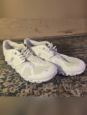 Size 10.5 - ON Cloud 5 All White W